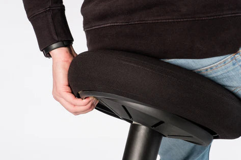 Stoo® Triangle aktiivituoli, valkoinen runko